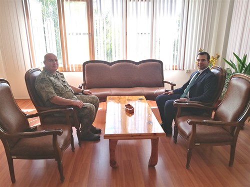 Osmaniye İl Garnizon Komutanı Topçu Albay Sayın Hakan KOCABAŞ Kaymakamımız Sayın Mehmet Furkan TAŞKIRAN'ı makamında ziyaret etti