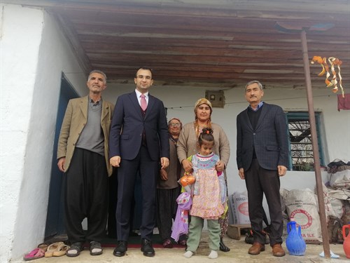 Kaymakamımız Sayın Mehmet Furkan TAŞKIRAN Köseli Köyü Demircilerde ikamet eden Osman HAKAN ve ailesini ziyaret etti.