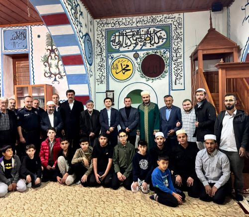 Kaymakamımız Sn. Mustafa KÖROĞLU yatsı namazında Eski Camii cemaati ile bir araya geldi.