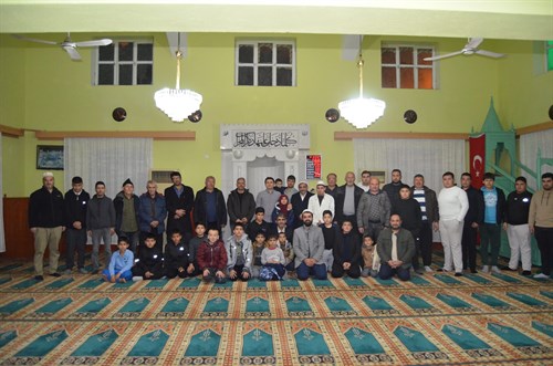 Kaymakamımız Sayın Mustafa KÖROĞLU ve beraberinde İlçe Müftüsü İbrahim AKYÜZ'lü Kızılömerli Köyü camii cemaati ile bir araya geldi.