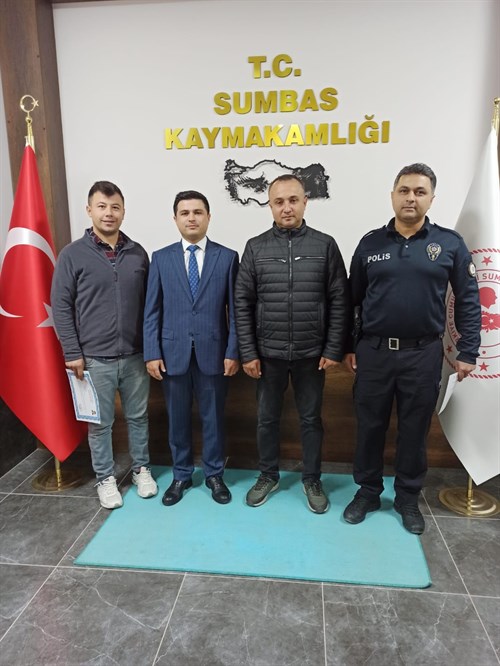 Kaymakamımız Sayın Mustafa KÖROĞLU Kadirli İlçe Emniyet Müdürlüğüne tayin olan  Sadi BOZDAYI ve Polis Memurlarına başarı belgesi verdi.