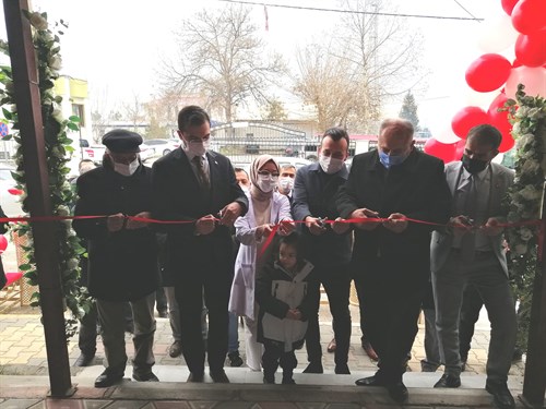 Kaymakamımız Sayın Mehmet Furkan TAŞKIRAN ve Belediye Başkanı Zeki DEMİROĞLU İlçemizde Yeni Hizmete Giren Karalı Eczanesinin Açılışını Yaptılar.