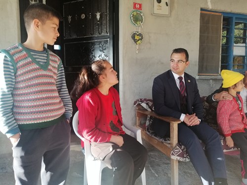 Kaymakamımız Sayın Mehmet Furkan TAŞKIRAN 11. sınıf öğrencisi Medine TAŞDEMİR ve ailesini evinde ziyaret etti